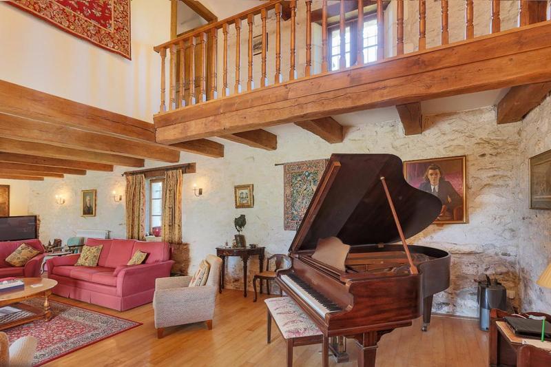 Maison en pierre - 409 m² - 10 pièces