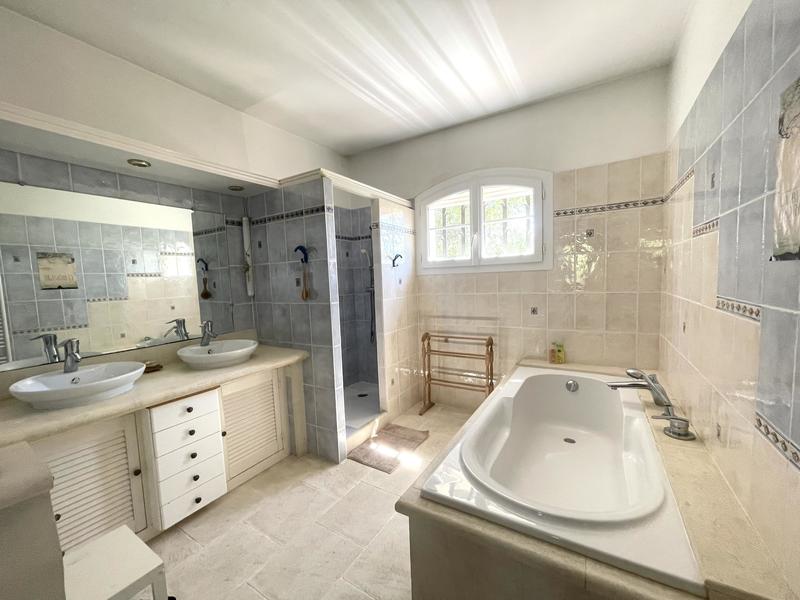 Maison - 224 m² - 7 pièces