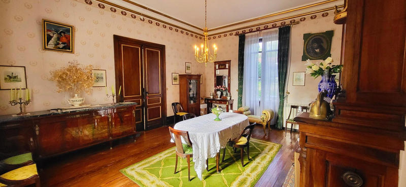 Maison - 365 m² - 10 pièces