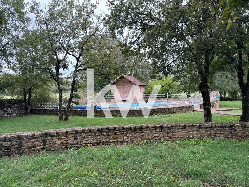 Maison - 252 m² - 10 pièces