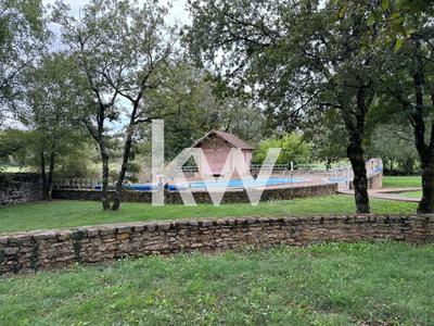 Maison - 252 m² - 10 pièces