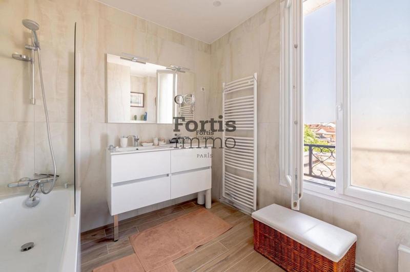 Maison - 230 m² - 6 pièces