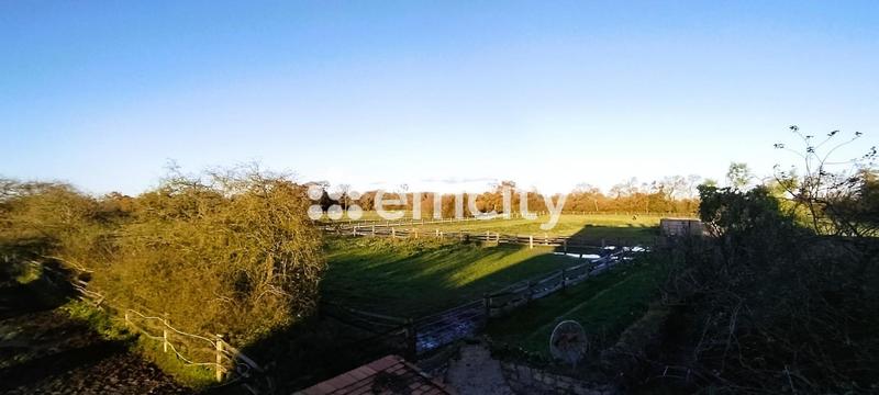 Maison - 250 m² - 8 pièces