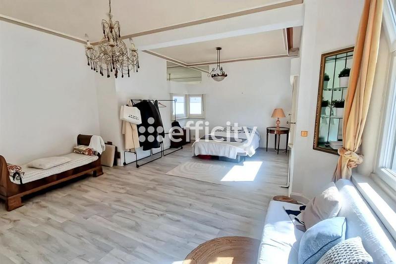 Maison - 167 m² - 5 pièces