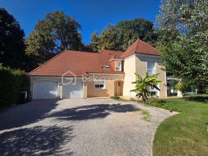 Maison - 170 m² - 6 pièces