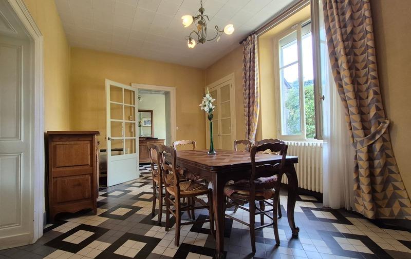 Maison - 197 m² - 10 pièces