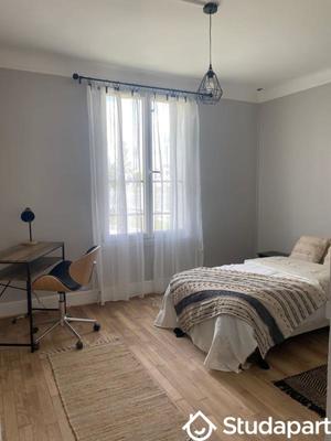 Chambre - 150 m² - 1 pièce