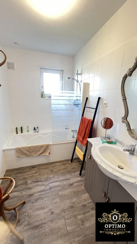 Maison traditionnelle - 163 m² - 6 pièces