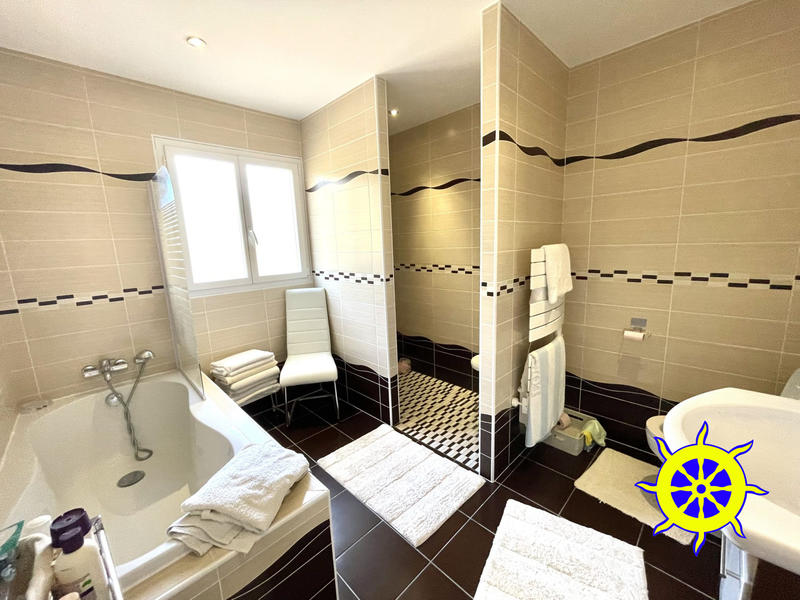 Villa - 195 m² - 5 pièces