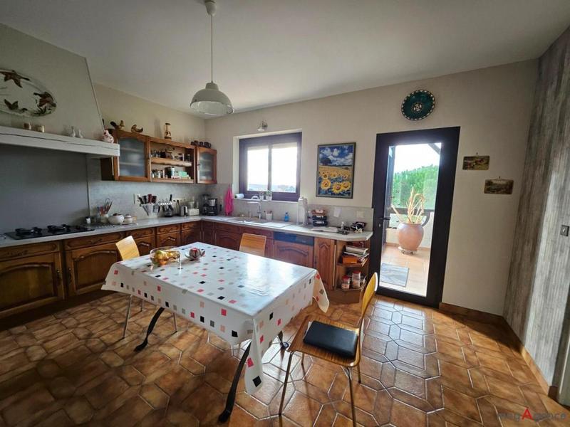 Maison - 218 m² - 6 pièces