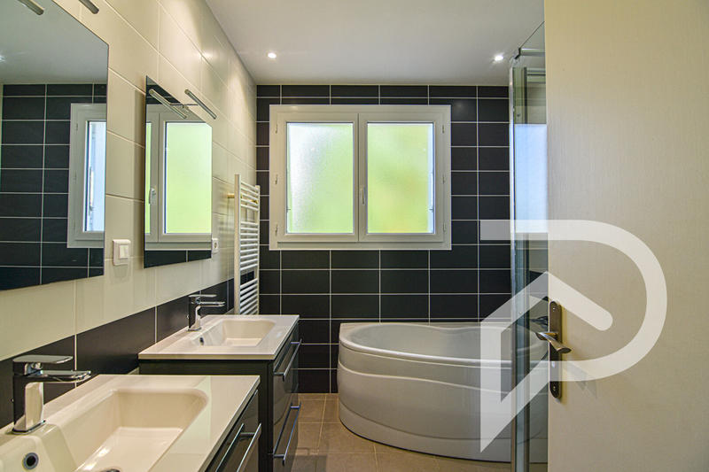 Maison - 136 m² - 7 pièces