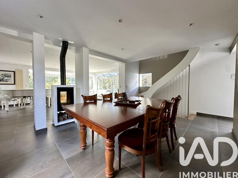 Maison - 272 m² - 9 pièces