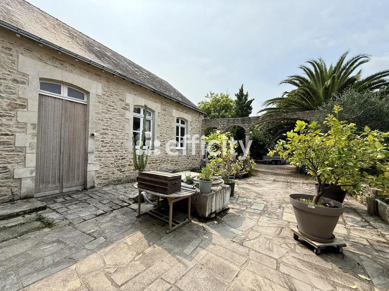 Maison - 263 m² - 8 pièces