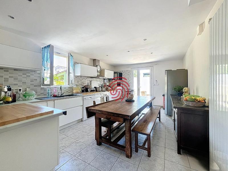 Maison - 179 m² - 7 pièces