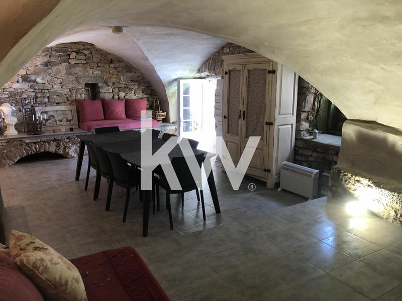 Maison - 181 m² - 6 pièces