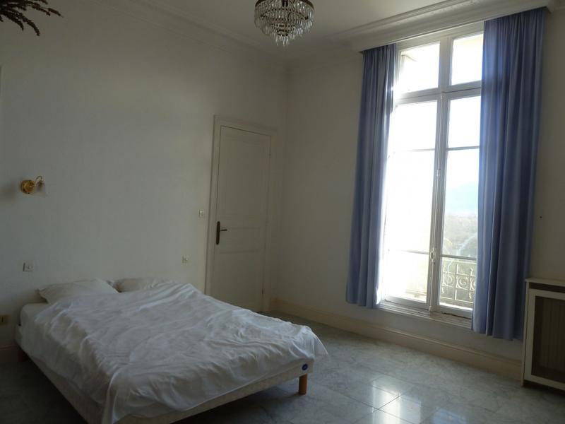 Maison - 760 m² - 13 pièces