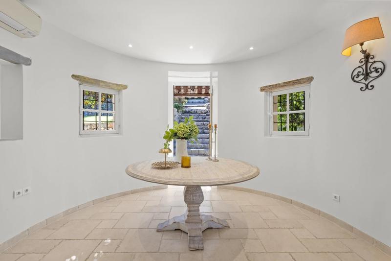 Maison - 451 m² - 15 pièces