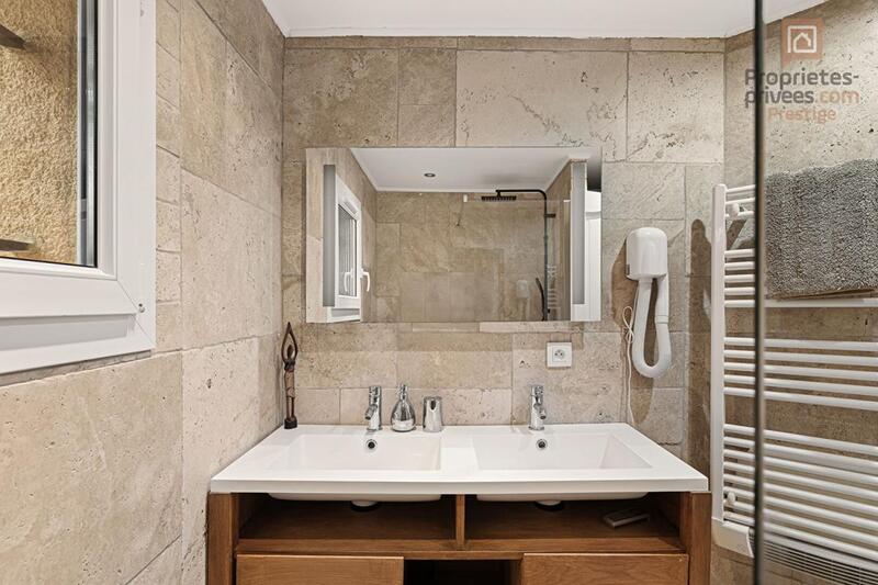 Maison - 246 m² - 8 pièces