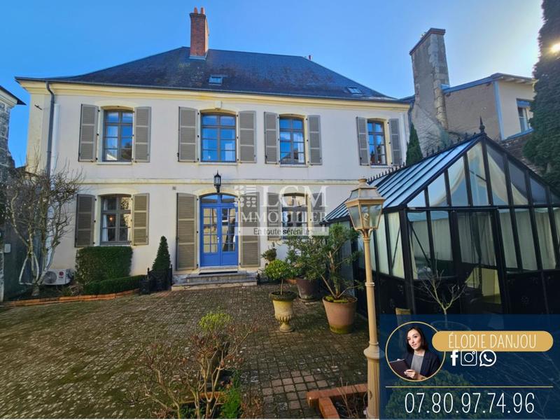 Demeure - 265 m² - 7 pièces