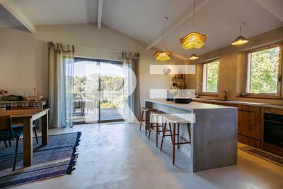 Maison d'architecte - 239 m² - 8 pièces