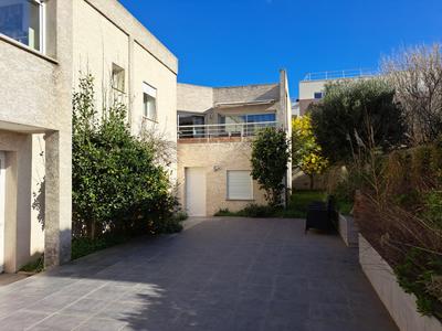 Maison - 175 m² - 9 pièces