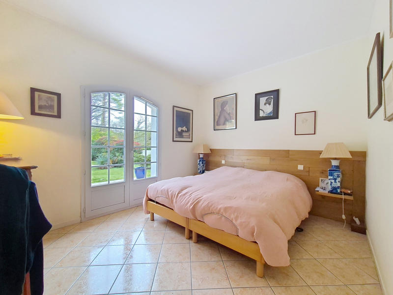 Maison - 312 m² - 9 pièces