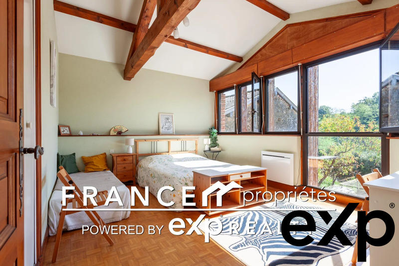 Maison - 223 m² - 7 pièces