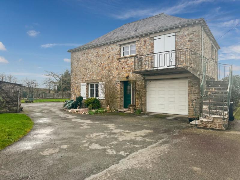 Propriété - 225 m² - 8 pièces