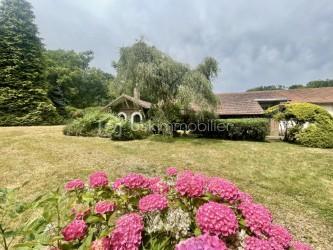 Propriété - 297 m² - 10 pièces