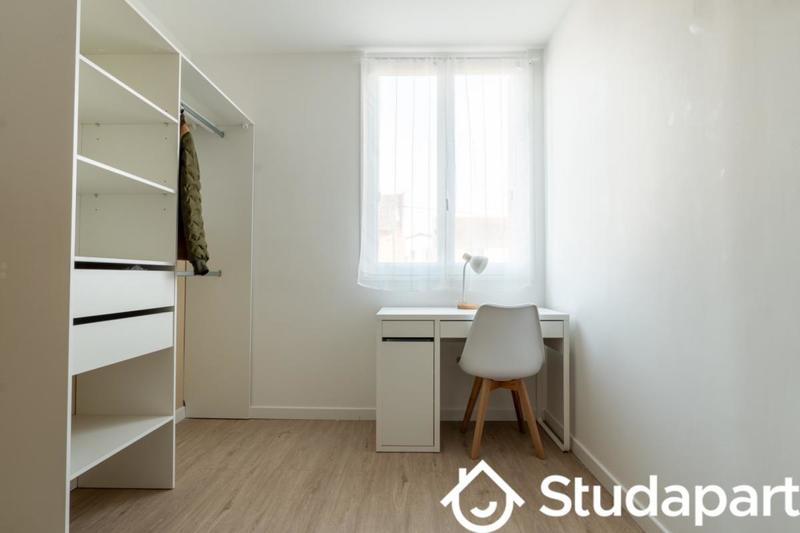 Chambre - 10 m² - 1 pièce