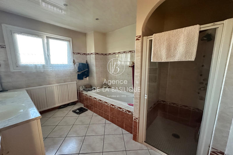 Maison - 200 m² - 6 pièces