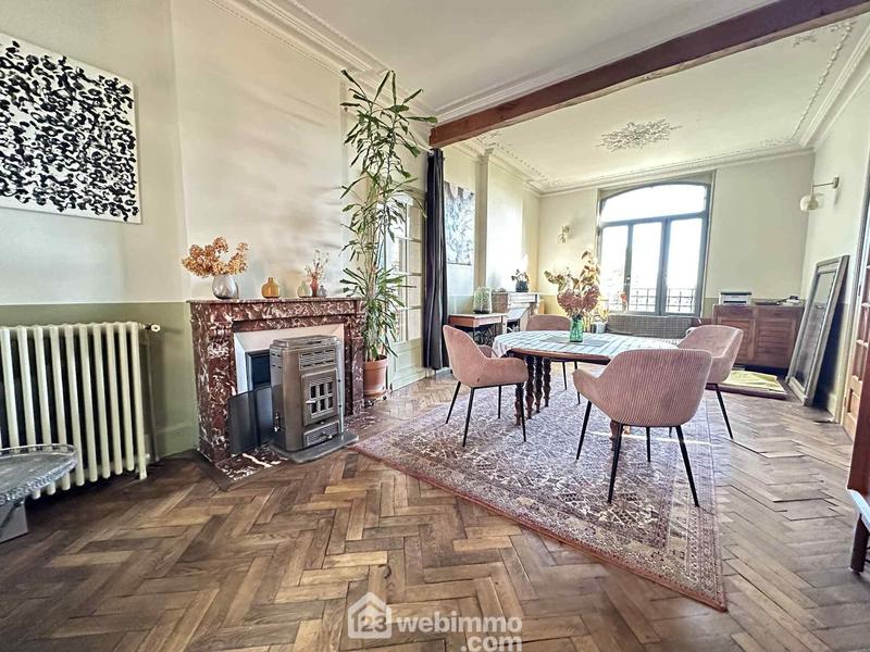 Maison - 187 m² - 8 pièces