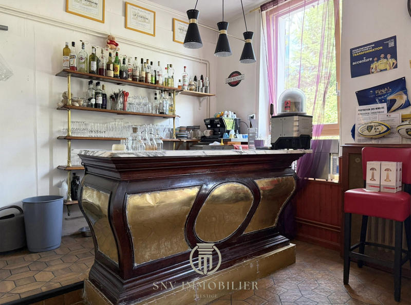 Maison - 285 m² - 8 pièces