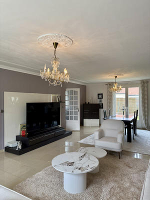 Maison - 277 m² - 8 pièces