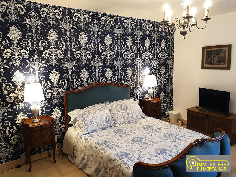 Maison - 330 m² - 7 pièces