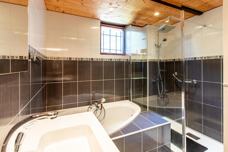 Maison - 255 m² - 10 pièces