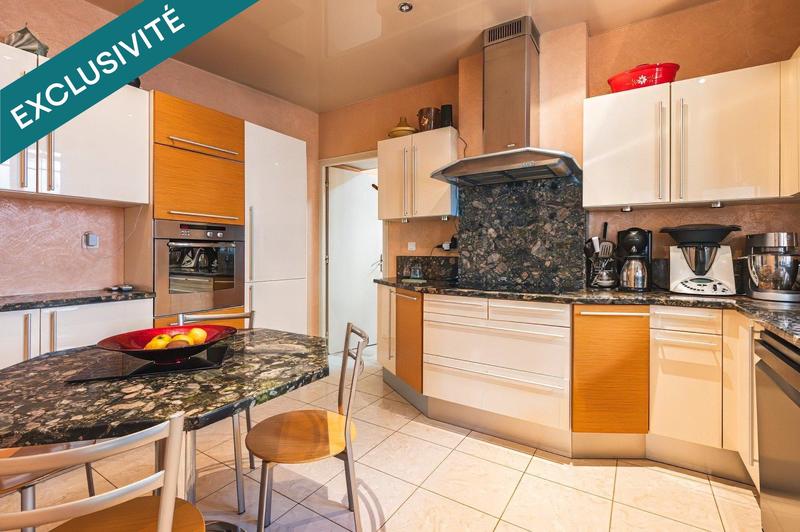 Maison - 267 m² - 10 pièces