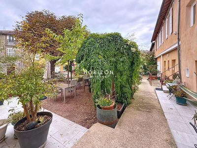 Maison ancienne - 400 m² - 15 pièces