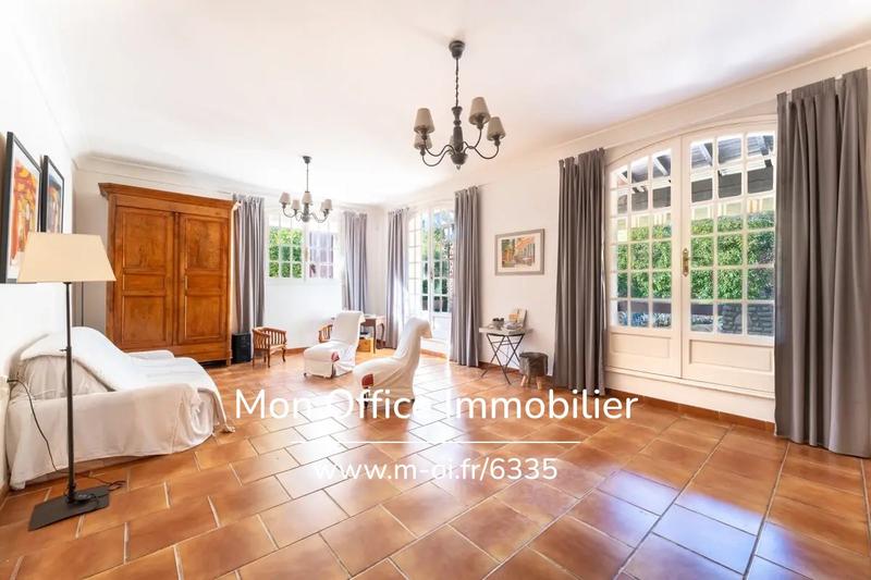 Maison - 180 m² - 7 pièces