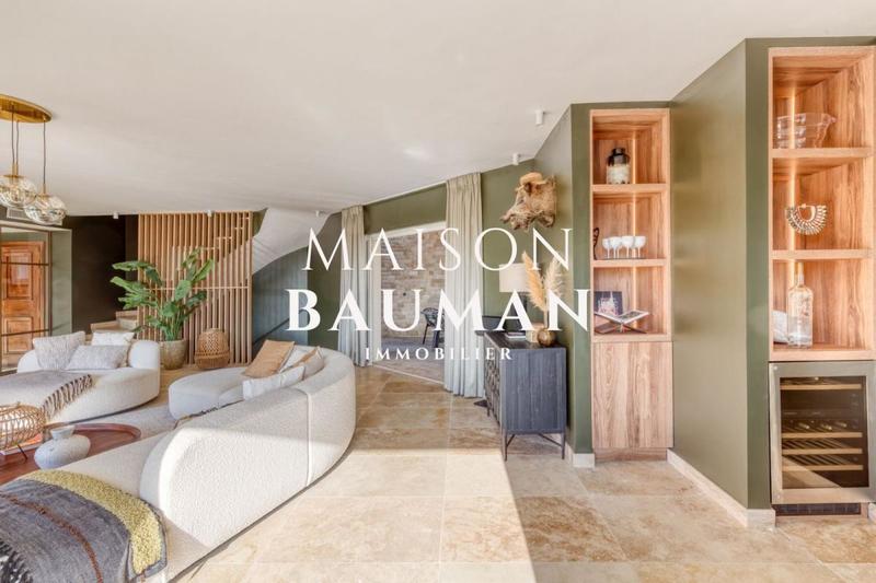 Villa - 300 m² - 8 pièces