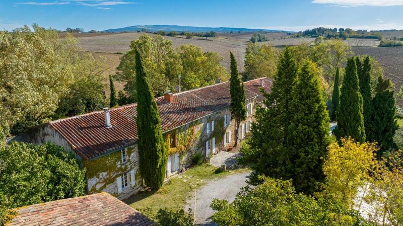 Corps de ferme - 567 m² - 20 pièces