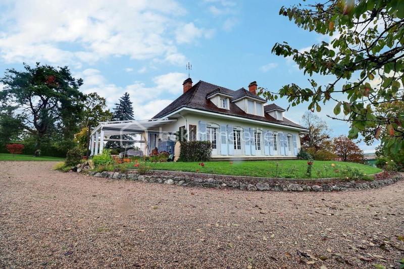 Maison traditionnelle - 187 m² - 7 pièces