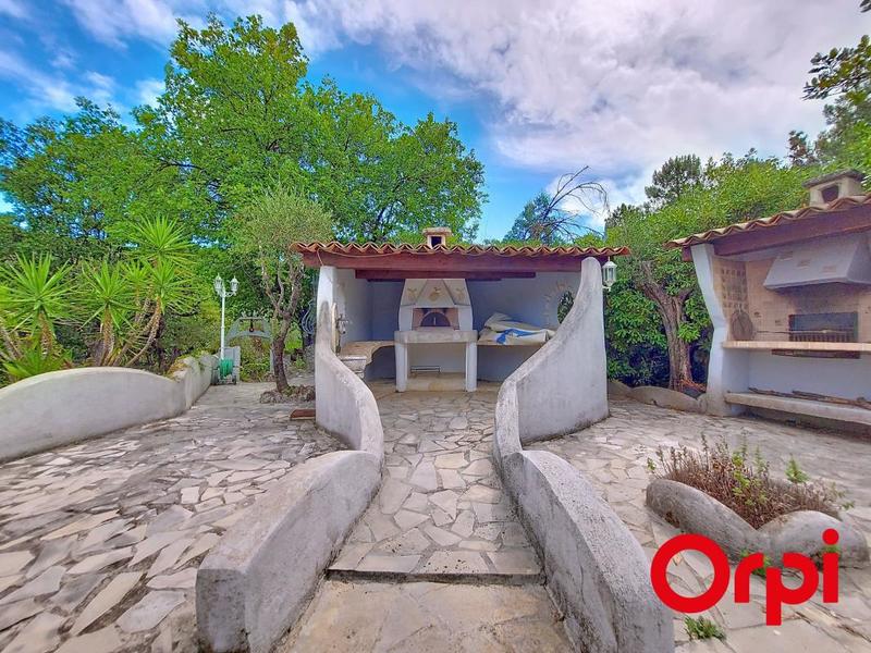 Propriété - 320 m² - 9 pièces