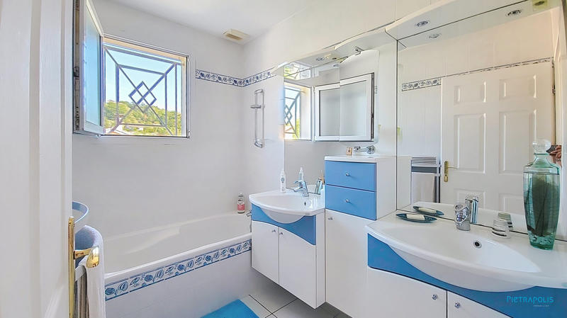 Maison traditionnelle - 130 m² - 5 pièces