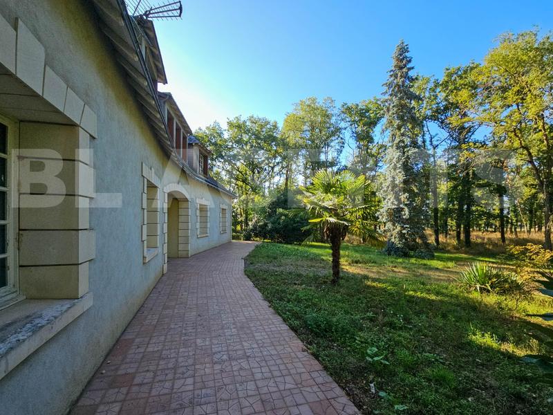 Maison traditionnelle - 250 m² - 8 pièces