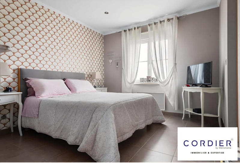 Maison - 181 m² - 8 pièces