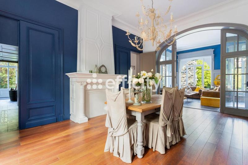 Demeure - 458 m² - 16 pièces