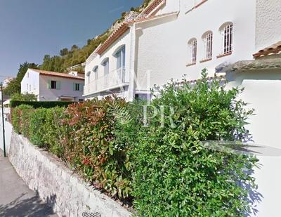 Maison - 237 m² - 7 pièces