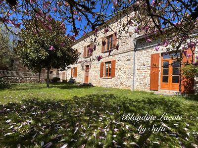 Maison - 207 m² - 8 pièces