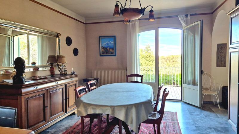 Propriété - 190 m² - 8 pièces